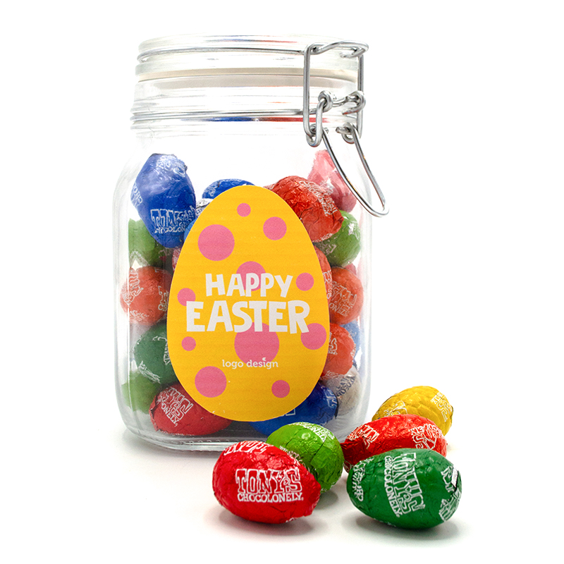 Bocal de bonbons avec œufs de Pâques
