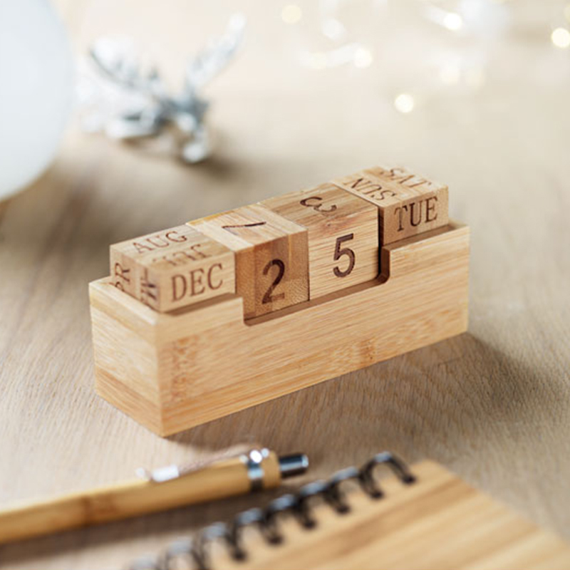 Calendrier de bureau en bambou - image 3